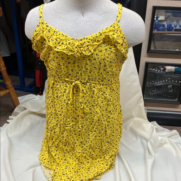 torrid Dresses & Skirts - Torrid Yellow Floral Dress